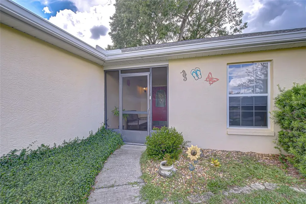 6911 Oakcrest Way Zephyrhills FL 33542