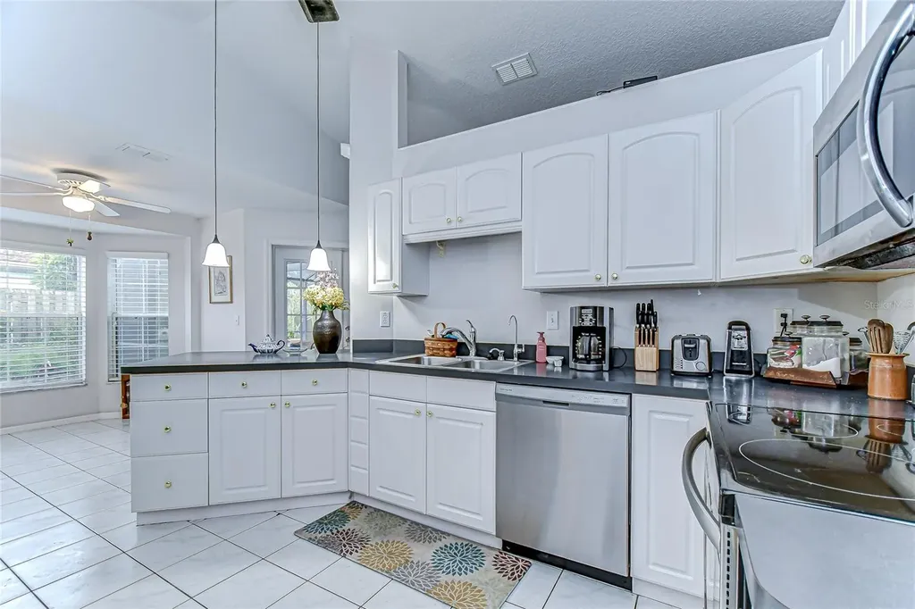 6911 Oakcrest Way Zephyrhills FL 33542