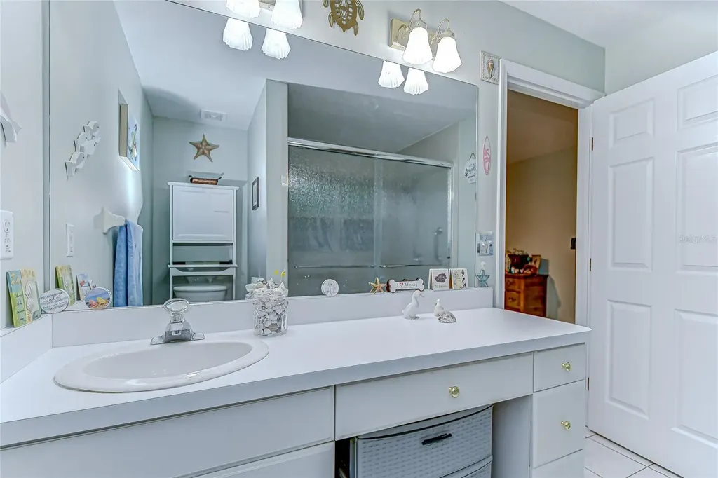 6911 Oakcrest Way Zephyrhills FL 33542