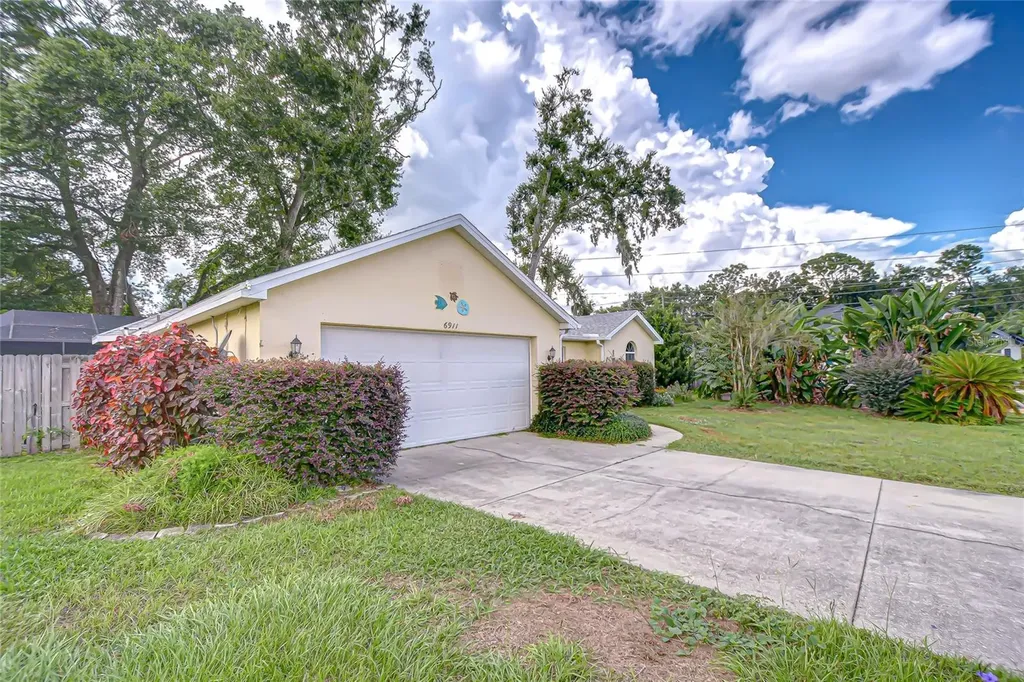 6911 Oakcrest Way Zephyrhills FL 33542