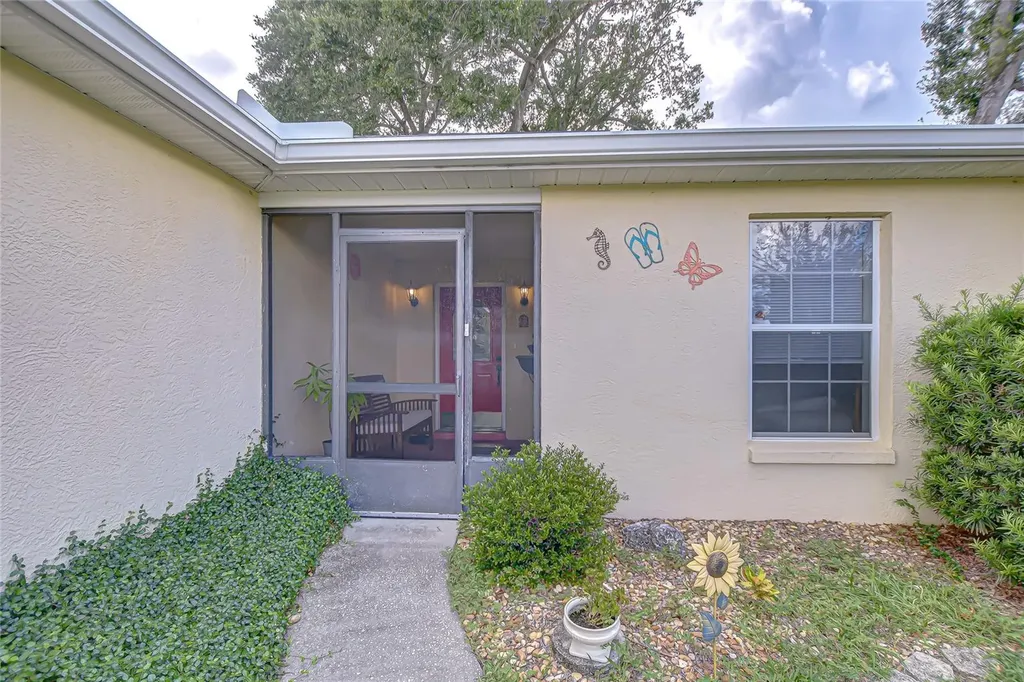 6911 Oakcrest Way Zephyrhills FL 33542