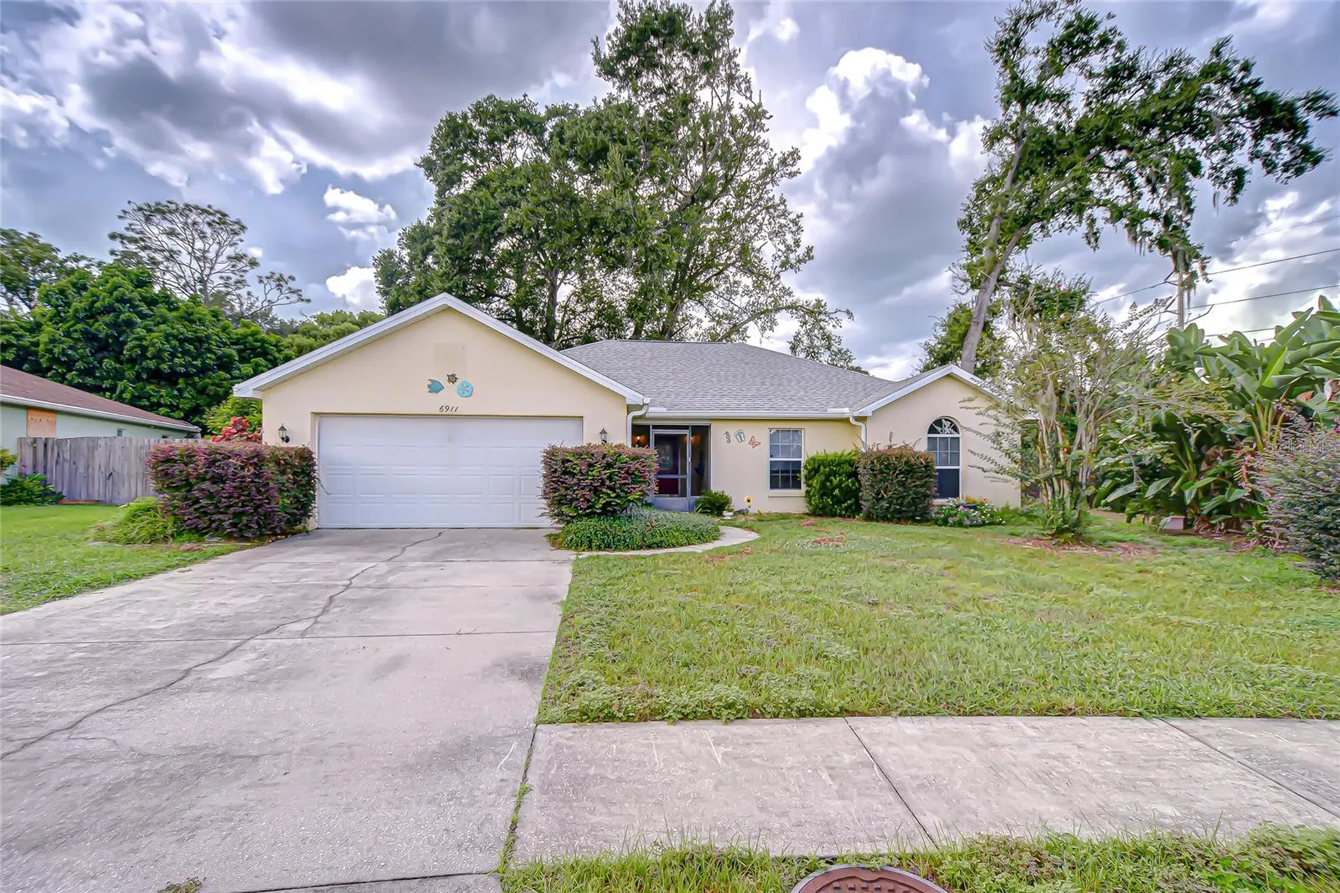 6911 Oakcrest Way Zephyrhills FL 33542