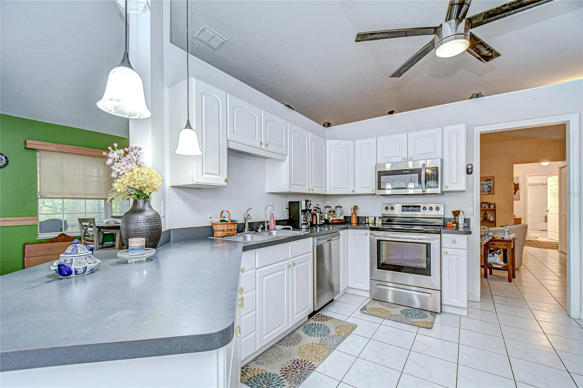 6911 Oakcrest Way Zephyrhills FL 33542