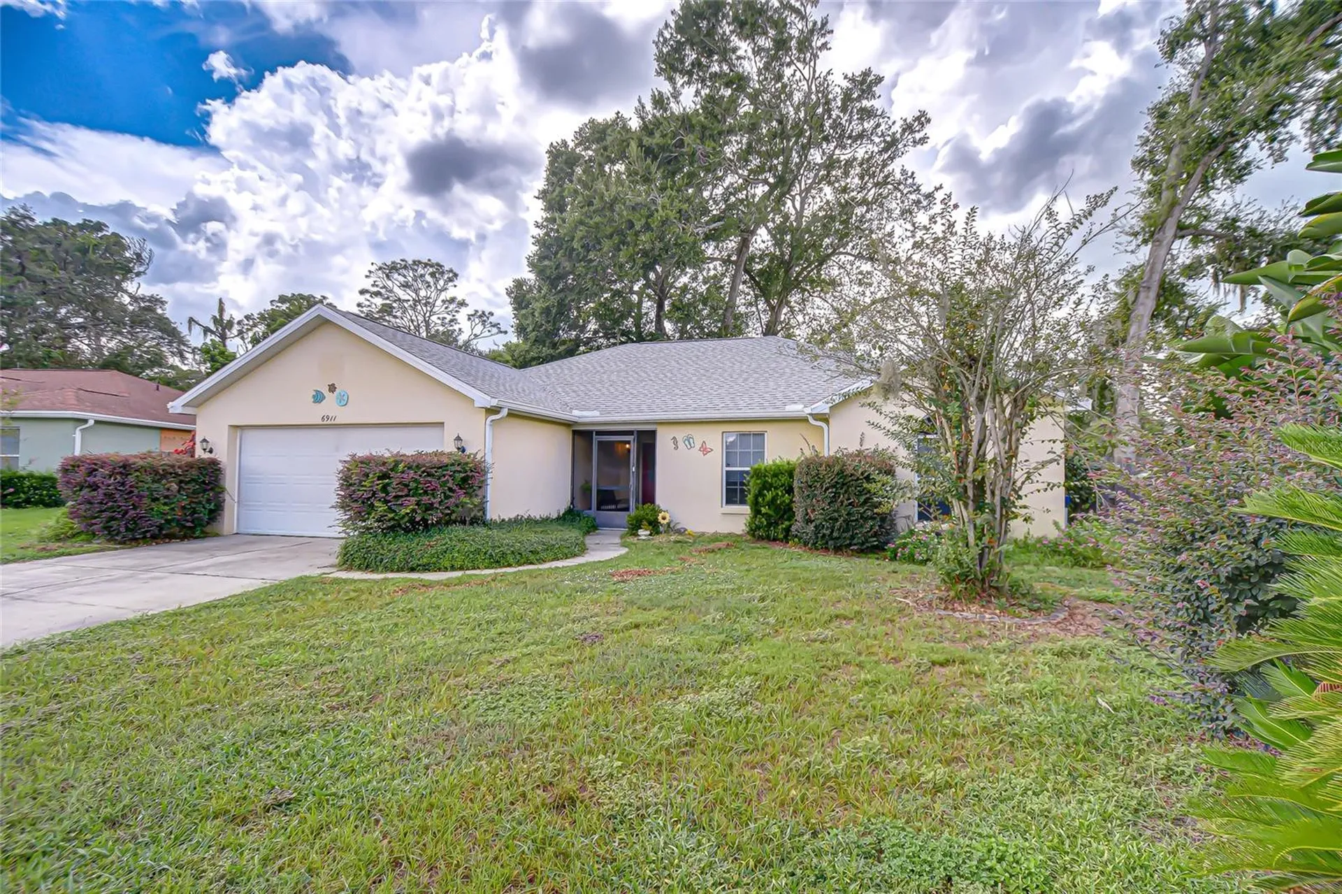 6911 Oakcrest Way Zephyrhills FL 33542