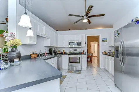 6911 Oakcrest Way Zephyrhills FL 33542
