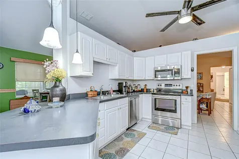 6911 Oakcrest Way Zephyrhills FL 33542