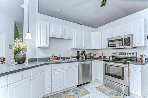 6911 Oakcrest Way Zephyrhills FL 33542