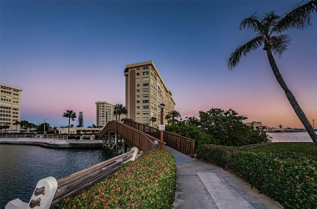 4725 Cove Circle St Petersburg FL 33708
