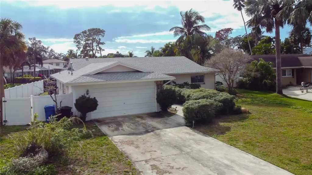 5116 Venetian Boulevard NE St Petersburg FL 33703