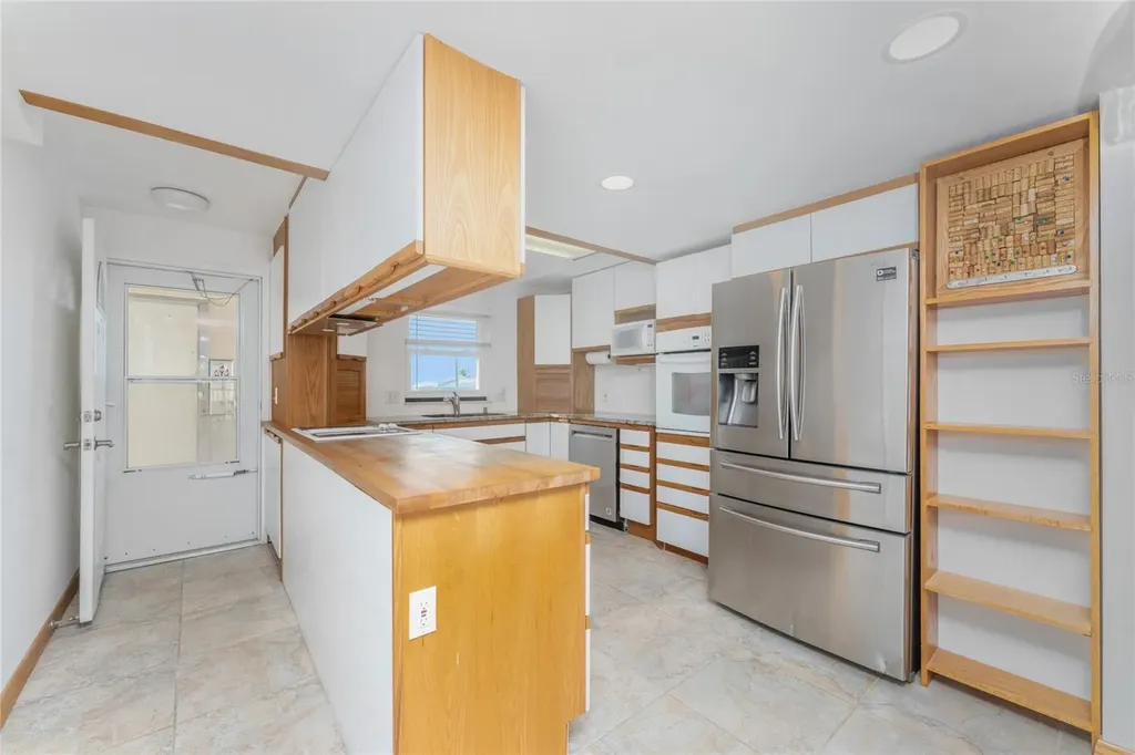 2700 N Beach Road Englewood FL 34223