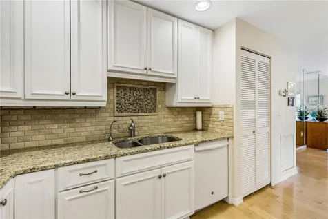 3242 Ringwood Meadow Sarasota FL 34235