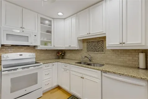 3242 Ringwood Meadow Sarasota FL 34235