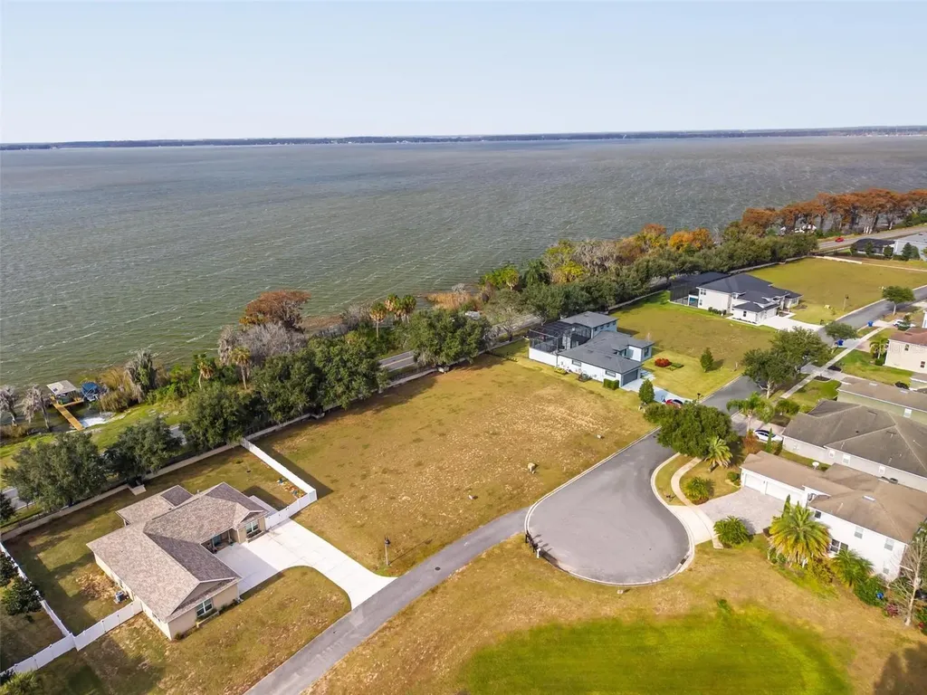 3231 Landing View Tavares FL 32778
