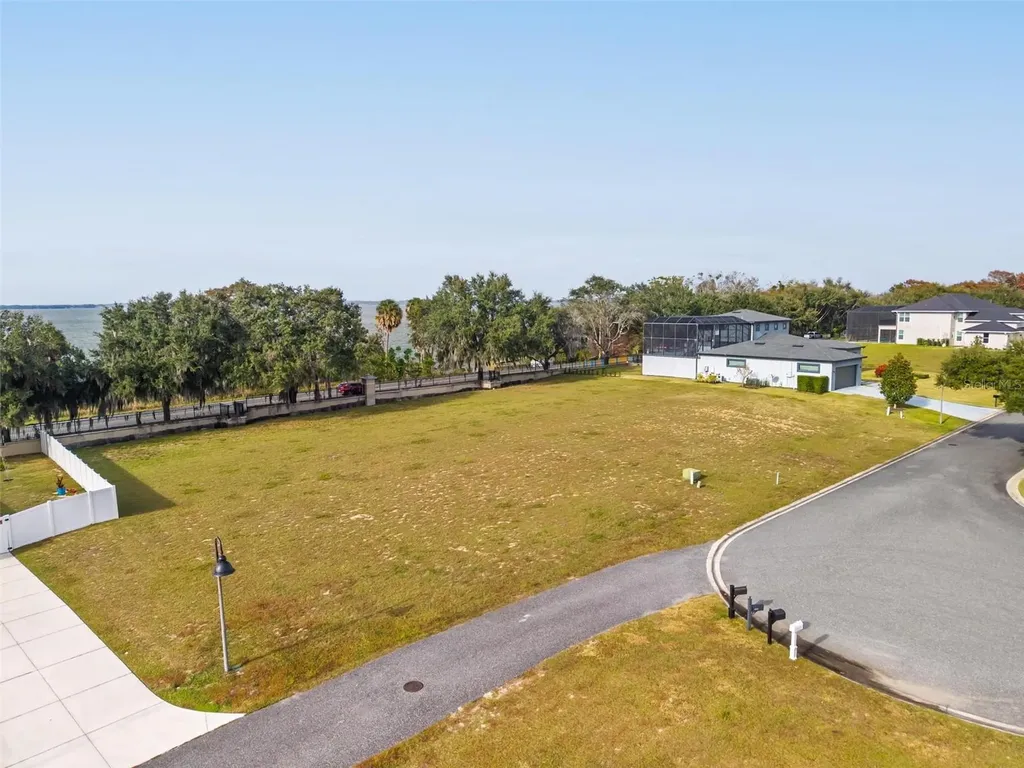 3231 Landing View Tavares FL 32778