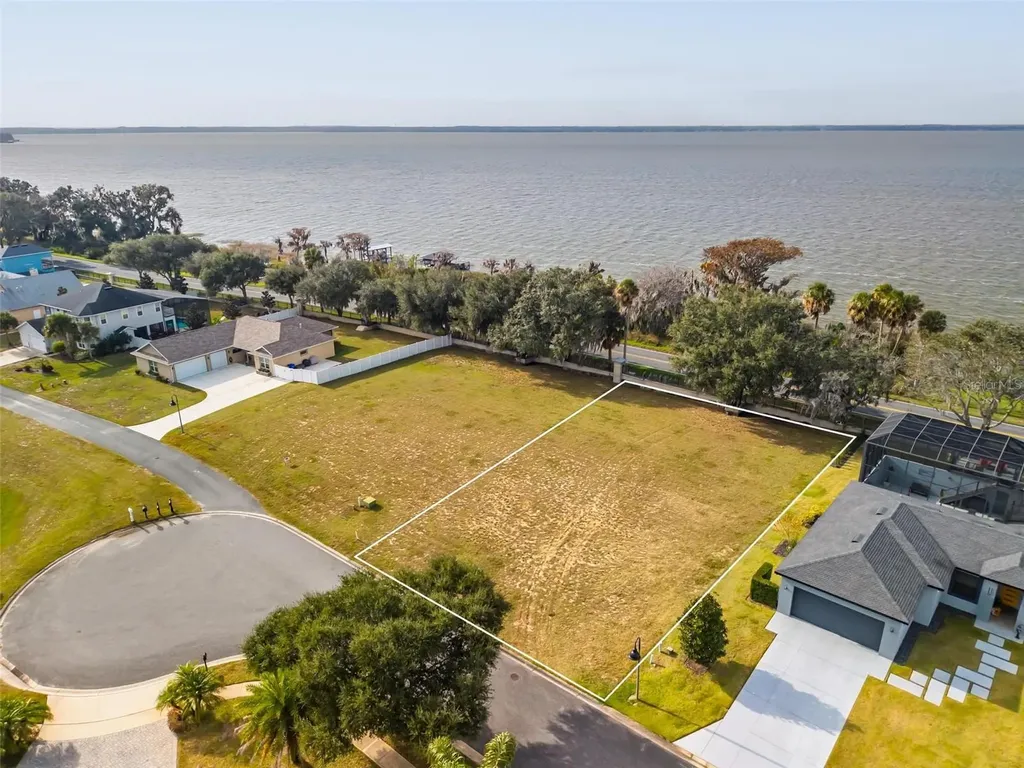 3231 Landing View Tavares FL 32778