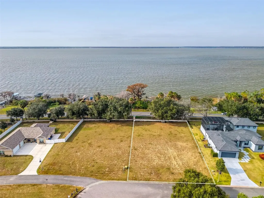 3231 Landing View Tavares FL 32778