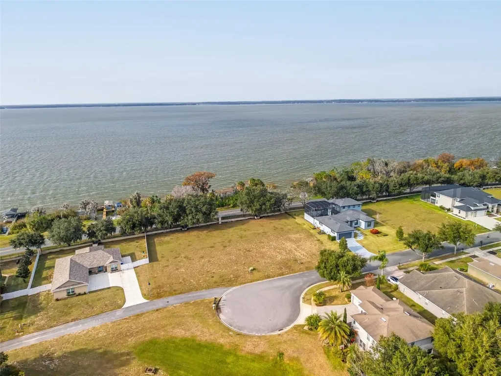3231 Landing View Tavares FL 32778