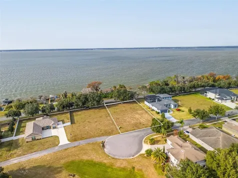 3231 Landing View Tavares FL 32778