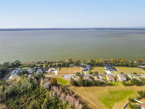 3231 Landing View Tavares FL 32778