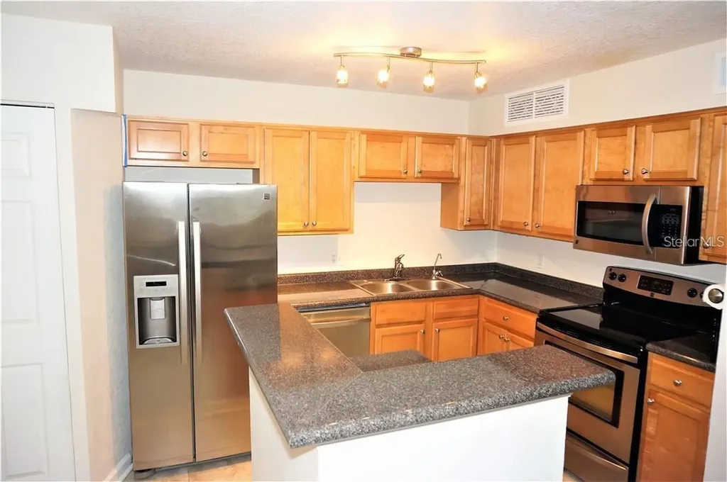 315 Lakepointe Drive Altamonte Springs FL 32701