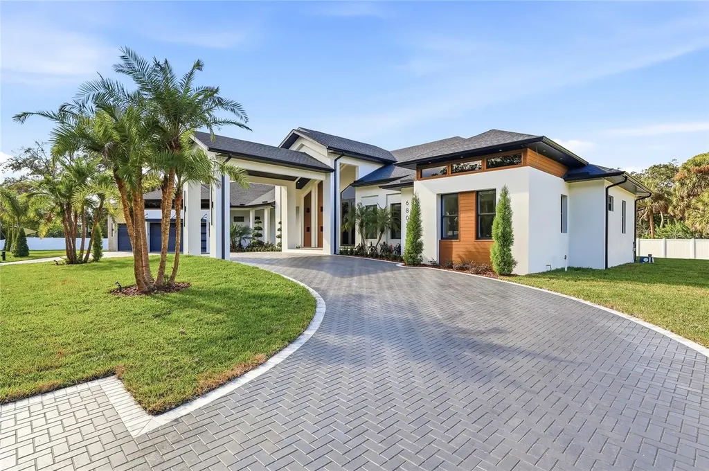 6802 E Creek Drive Tampa FL 33615