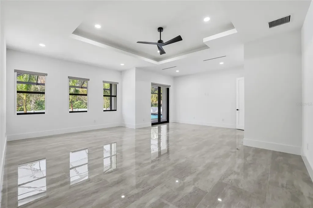 6802 E Creek Drive Tampa FL 33615