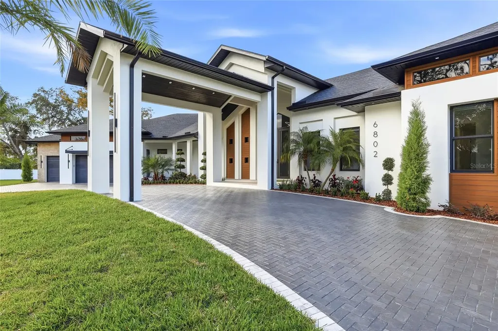 6802 E Creek Drive Tampa FL 33615