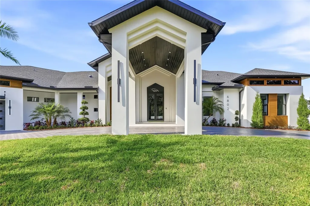 6802 E Creek Drive Tampa FL 33615