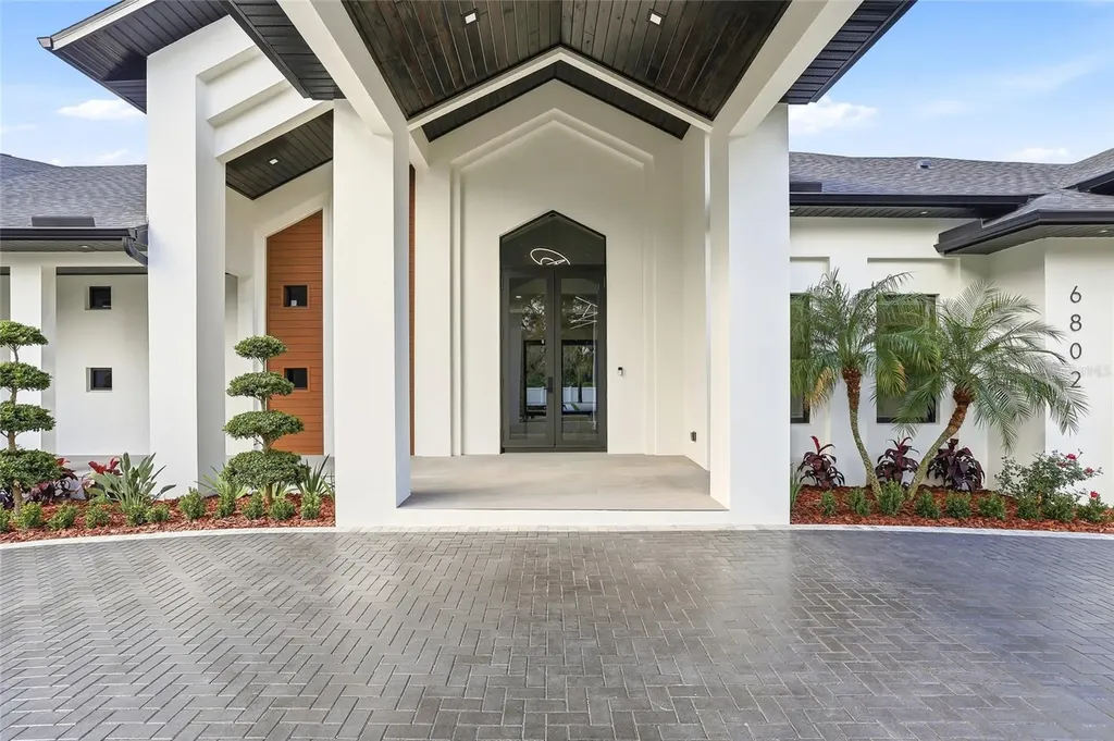 6802 E Creek Drive Tampa FL 33615