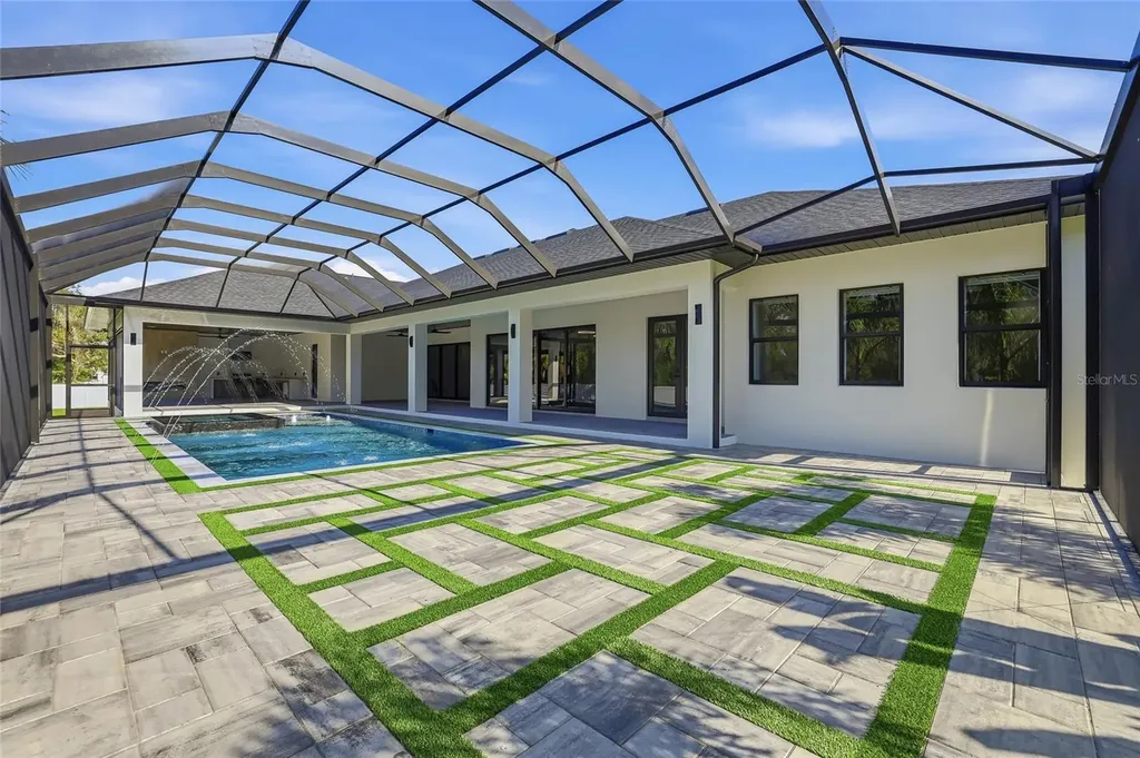 6802 E Creek Drive Tampa FL 33615