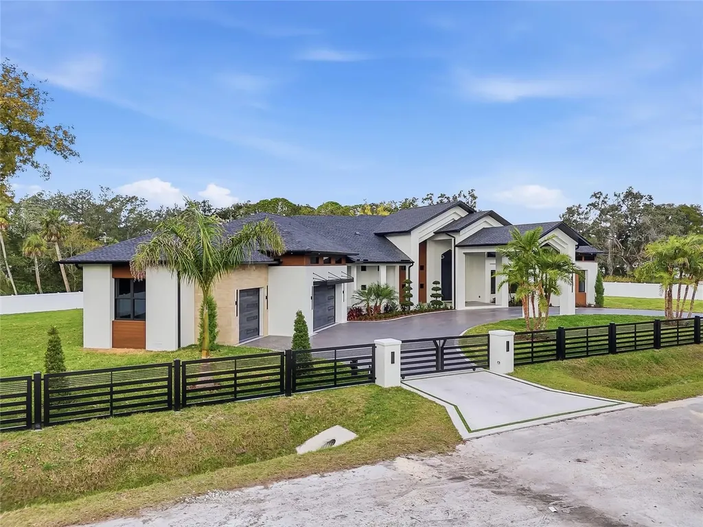 6802 E Creek Drive Tampa FL 33615