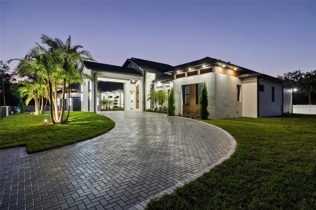 6802 E Creek Drive Tampa FL 33615