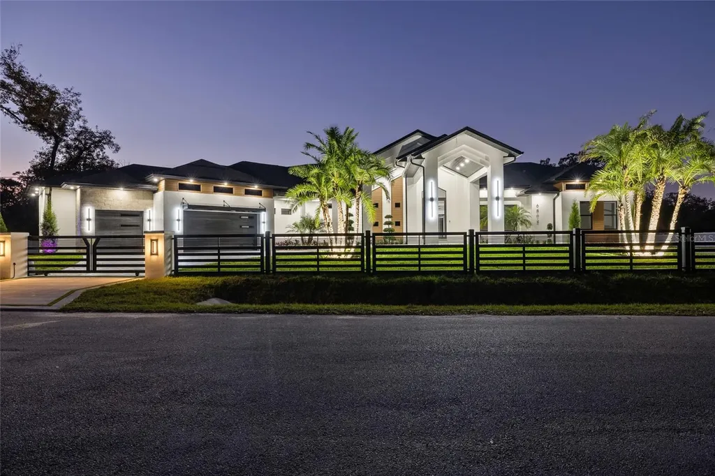 6802 E Creek Drive Tampa FL 33615