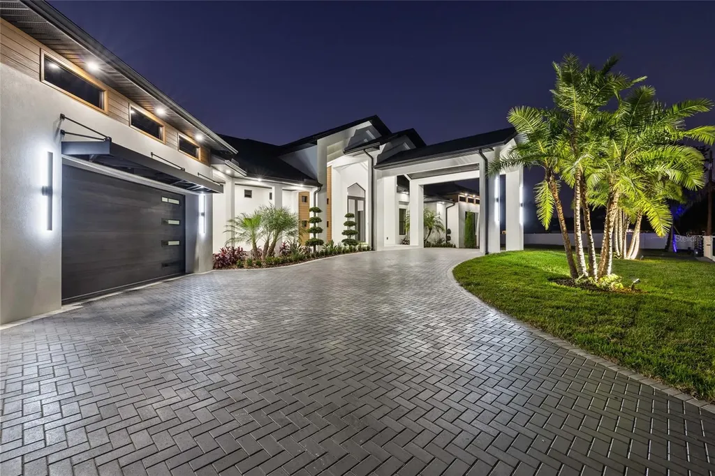 6802 E Creek Drive Tampa FL 33615