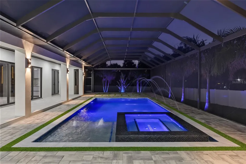 6802 E Creek Drive Tampa FL 33615