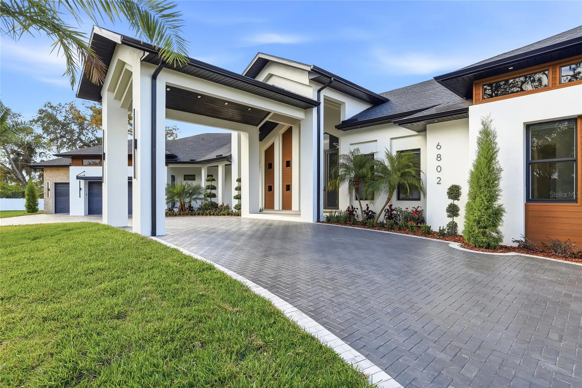 6802 E Creek Drive Tampa FL 33615