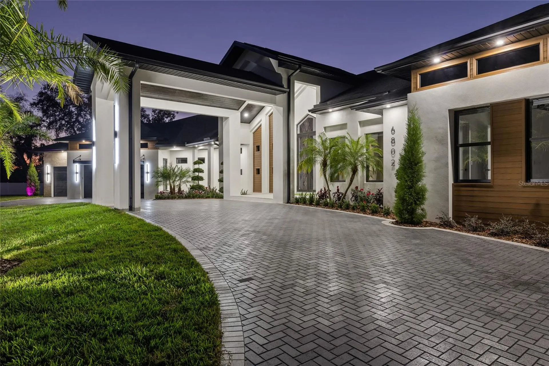 6802 E Creek Drive Tampa FL 33615