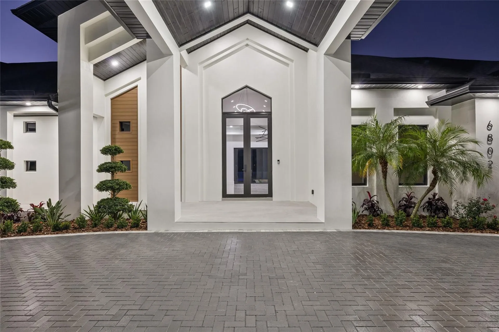 6802 E Creek Drive Tampa FL 33615