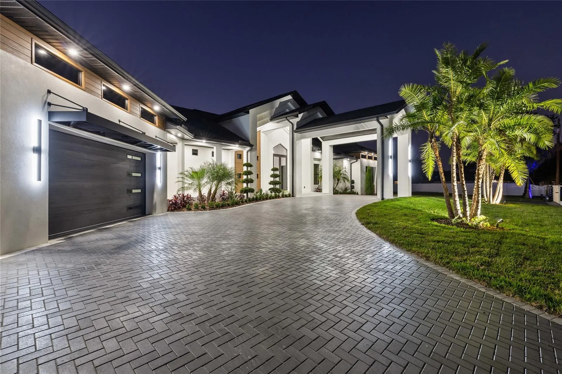 6802 E Creek Drive Tampa FL 33615