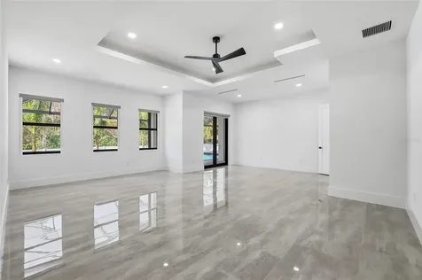 6802 E Creek Drive Tampa FL 33615