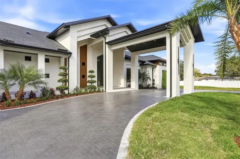 6802 E Creek Drive Tampa FL 33615