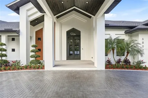 6802 E Creek Drive Tampa FL 33615