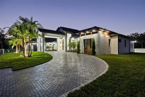 6802 E Creek Drive Tampa FL 33615