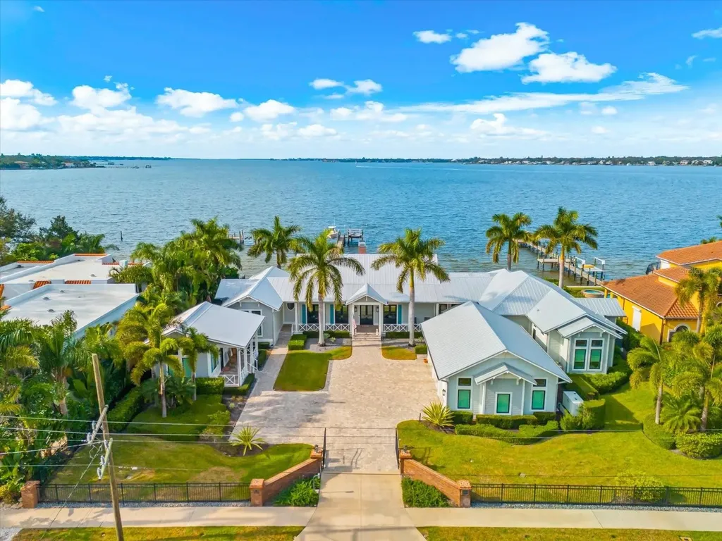 213 N 18th Street W Bradenton FL 34205