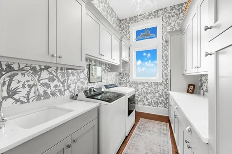 213 N 18th Street W Bradenton FL 34205
