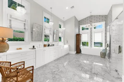213 N 18th Street W Bradenton FL 34205