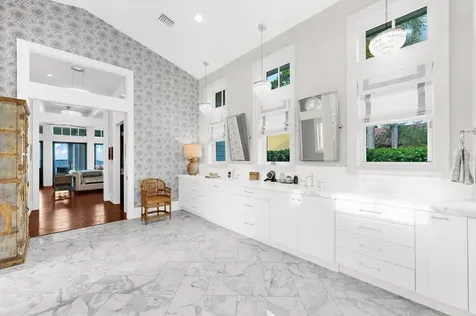 213 N 18th Street W Bradenton FL 34205
