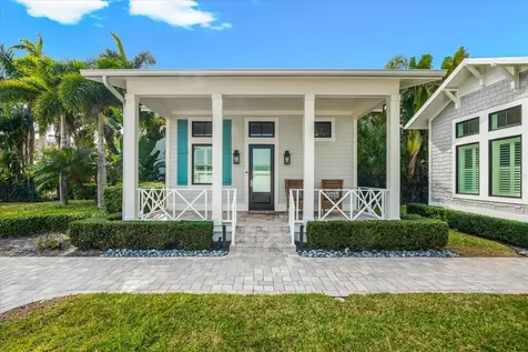 213 N 18th Street W Bradenton FL 34205