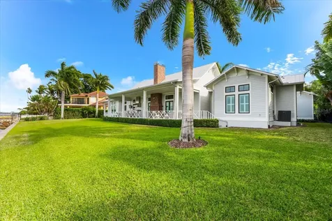 213 N 18th Street W Bradenton FL 34205