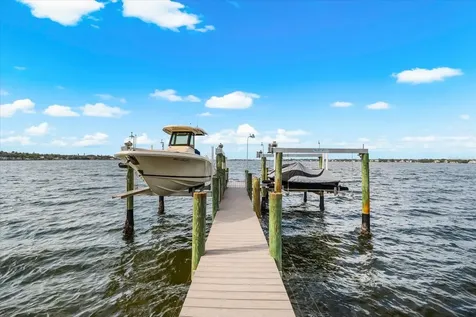 213 N 18th Street W Bradenton FL 34205